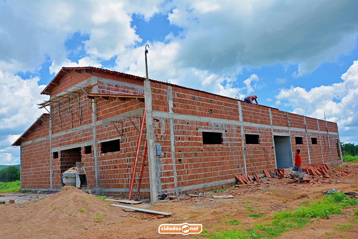 “Vamos continuar sendo referência na educação”, diz prefeita Wiliane Kelly durante visita à construção de nova creche em povoado de Padre Marcos