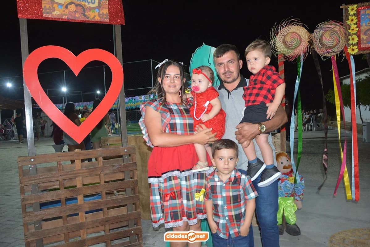 III Arraiá da Família une pais, alunos e escola em noite de cultura e integração em Padre Marcos