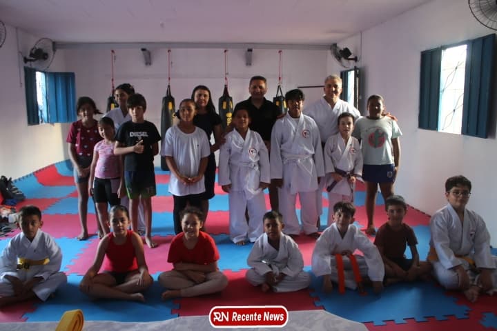 Projeto Vida realiza exame de troca de faixas para 70 alunos de karatê em Padre Marcos