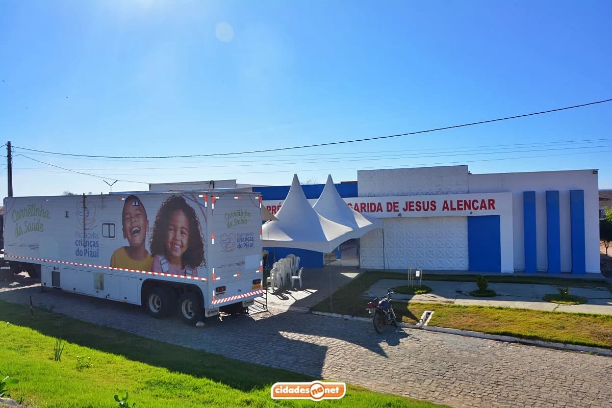 Carretinha da Saúde realiza consultas de oftalmologia e odontologia para crianças em Padre Marcos
